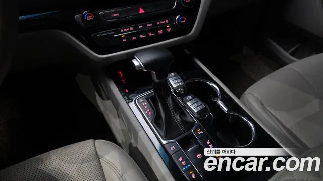 Kia Carnival 2019 thumb 2
