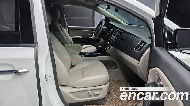 Kia Carnival 2019 thumb 3