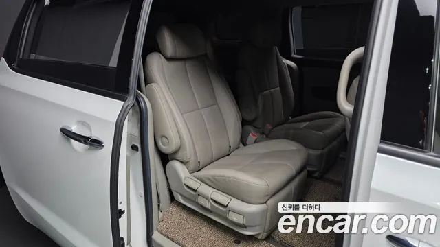 Kia Carnival 2019 thumb 6