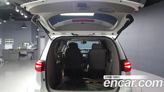 Kia Carnival 2019 thumb 11
