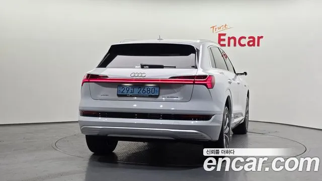 Audi e-tron 2022 thumb 6