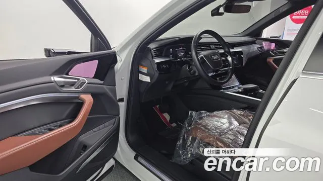 Audi e-tron 2022 thumb 7