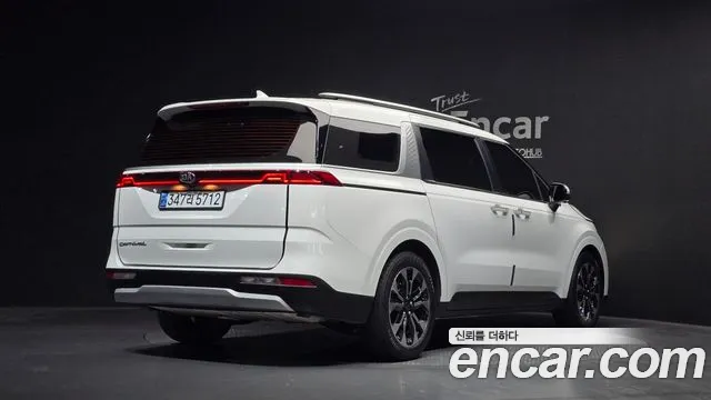 Kia Carnival 2021 thumb 4