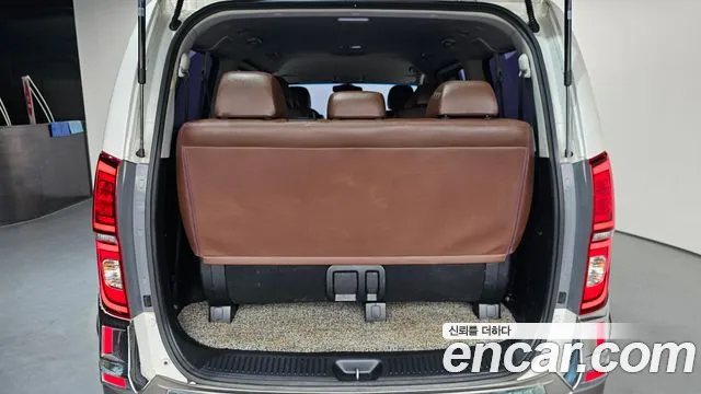 Hyundai Staria 2019 thumb 11