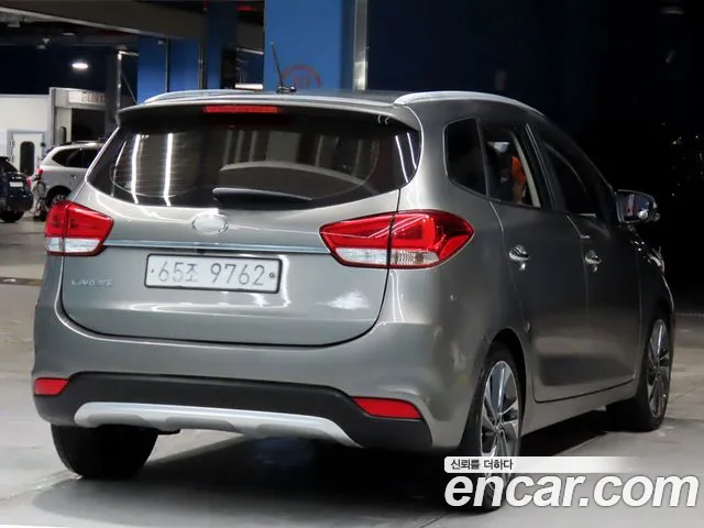 Kia Carens 2017 thumb 3