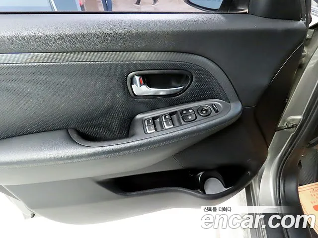 Kia Carens 2017 thumb 8