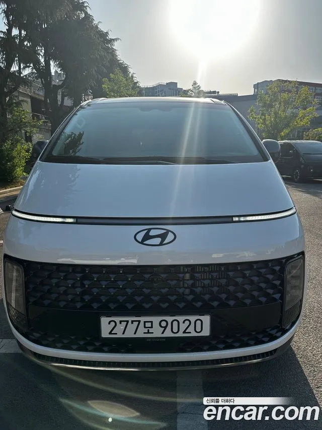 Hyundai Staria 2025 thumb 2