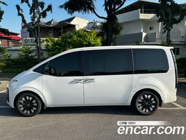 Hyundai Staria 2025 thumb 6