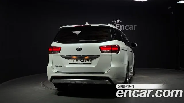 Kia Carnival 2017 thumb 5