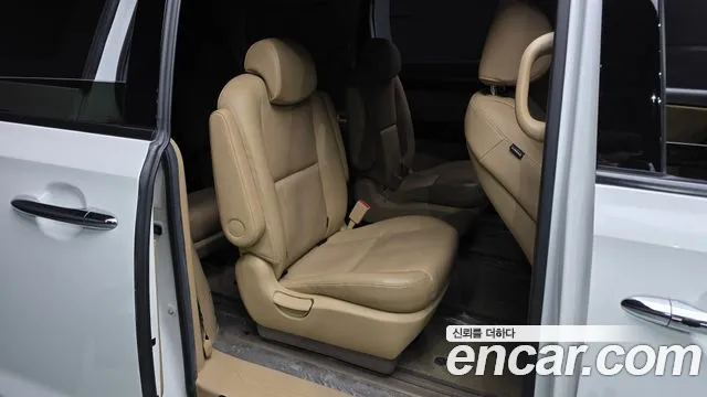 Kia Carnival 2017 thumb 11