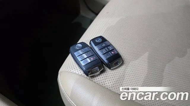 Kia Carnival 2017 thumb 10