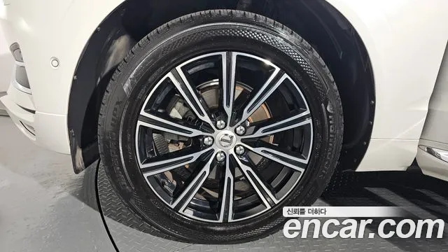 Volvo XC60 2017 thumb 7