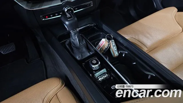 Volvo XC60 2017 thumb 3