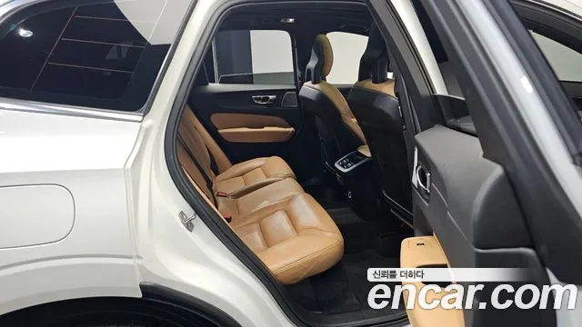 Volvo XC60 2017 thumb 2