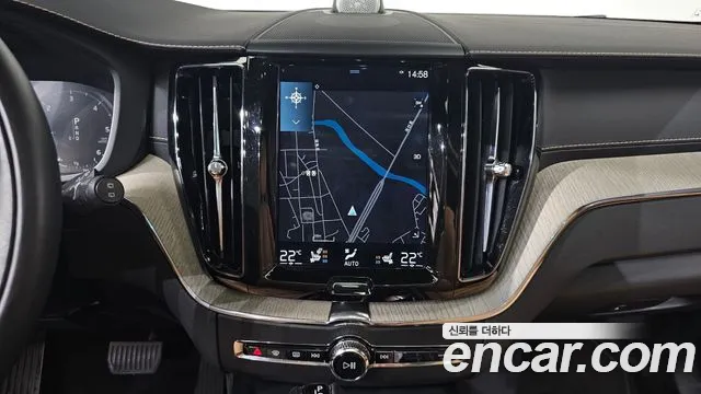 Volvo XC60 2017 thumb 4
