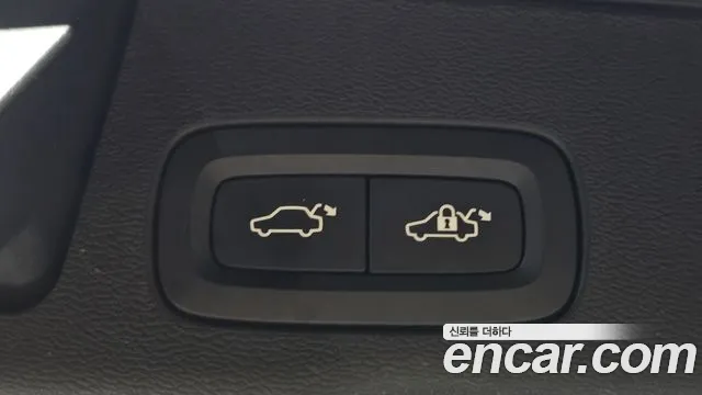 Volvo XC60 2017 thumb 10