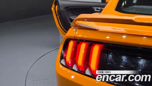 Ford Mustang 2019 thumb 11