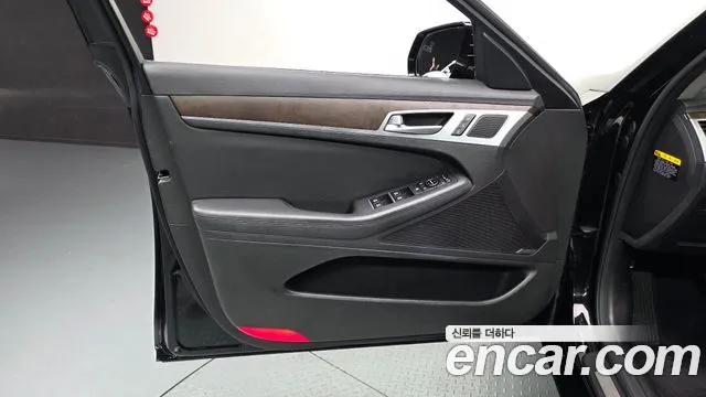 Hyundai Genesis 2016 thumb 3