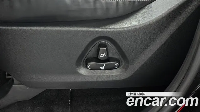 KGM Rexton 2018 thumb 10