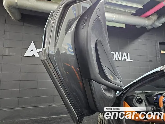 McLaren 570S 2019 thumb 7