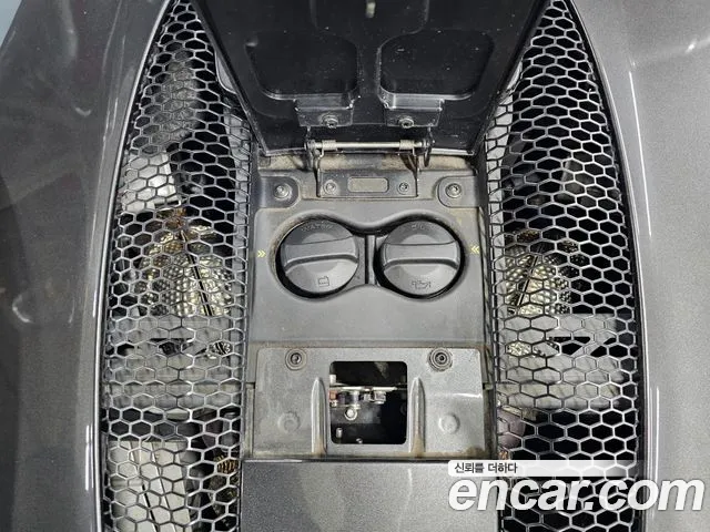 McLaren 570S 2019 thumb 8