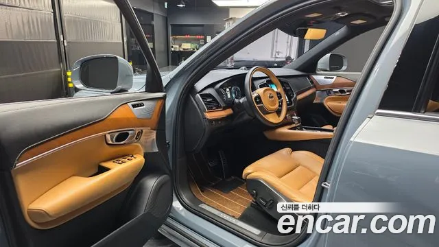 Volvo XC90 2019 thumb 4
