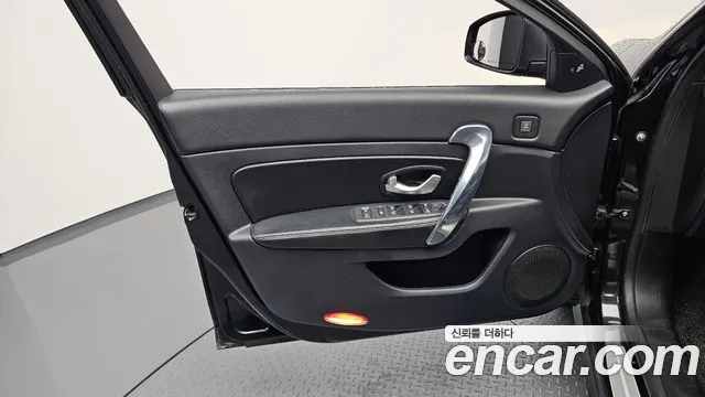 Renault SM5 2015 thumb 10