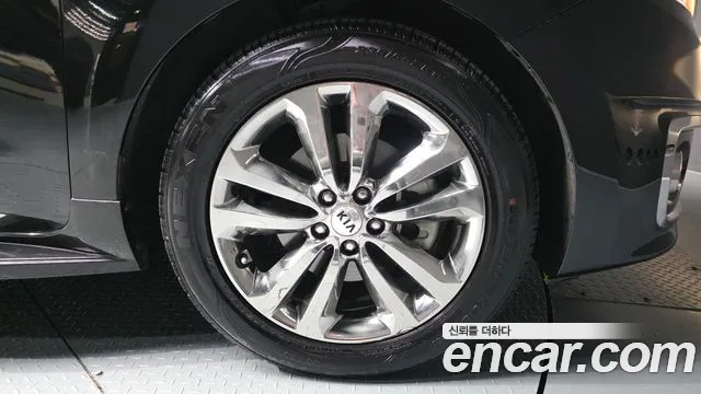 Kia Carnival 2015 thumb 12
