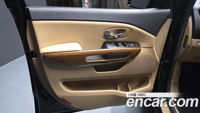 Kia Carnival 2015 thumb 2