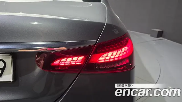 Mercedes-Benz E-Class 2021 thumb 8
