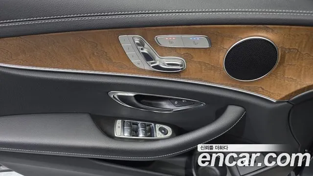 Mercedes-Benz E-Class 2021 thumb 3