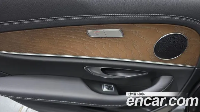 Mercedes-Benz E-Class 2021 thumb 5