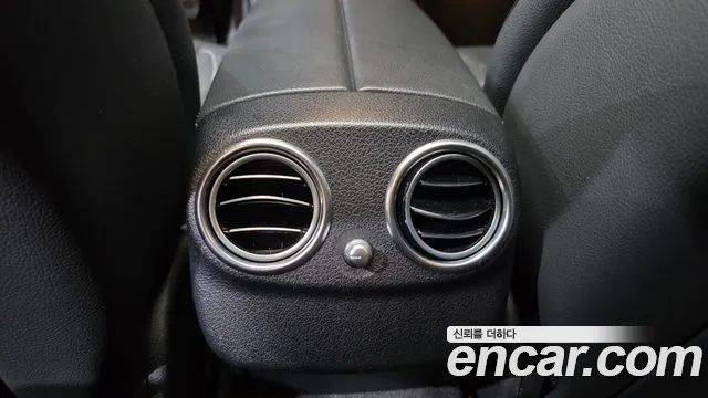Mercedes-Benz E-Class 2021 thumb 10
