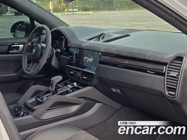 Porsche Cayenne 2022 thumb 3