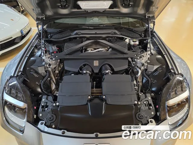 Aston Martin Vantage 4.0T V8 2025 thumb 7