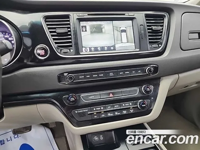 Kia Carnival 2016 thumb 5