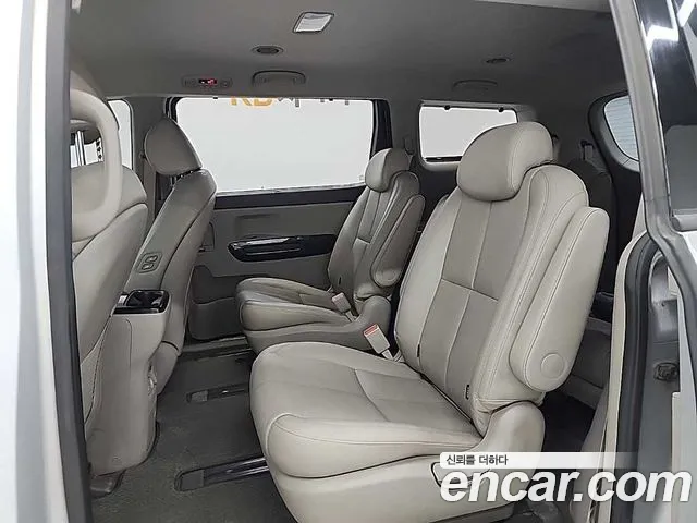 Kia Carnival 2016 thumb 8