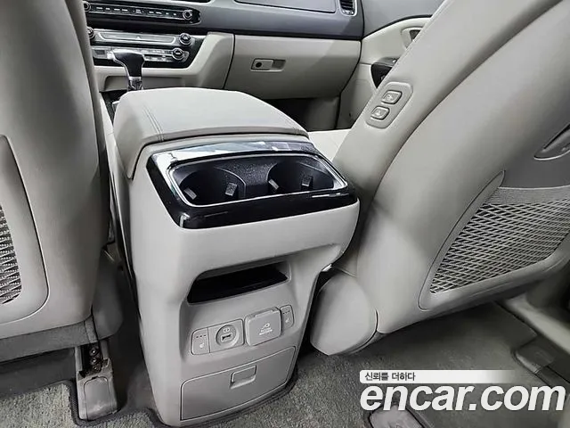 Kia Carnival 2016 thumb 2