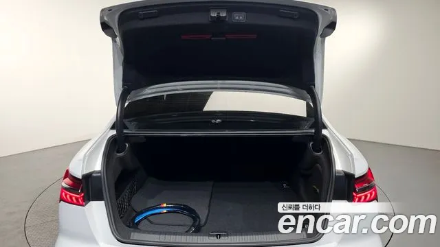 Audi A6 2021 thumb 12