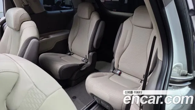 Kia Carnival 2025 thumb 4