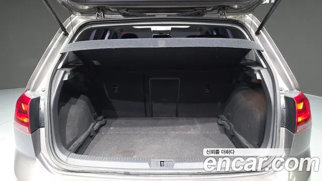 Volkswagen Golf Sportsvan 2014 thumb 6