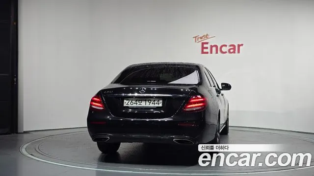Mercedes-Benz E-Class 2019 thumb 6