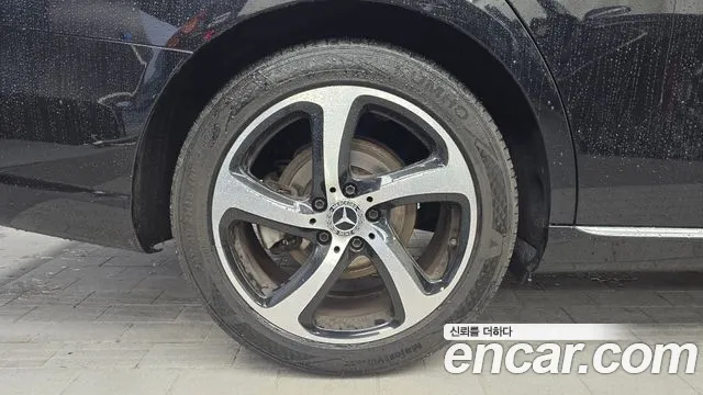 Mercedes-Benz E-Class 2019 thumb 10