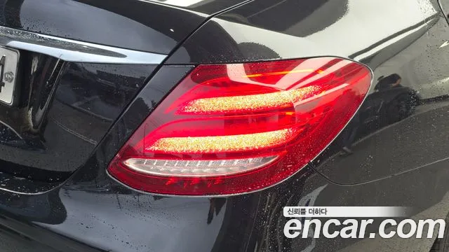 Mercedes-Benz E-Class 2019 thumb 4