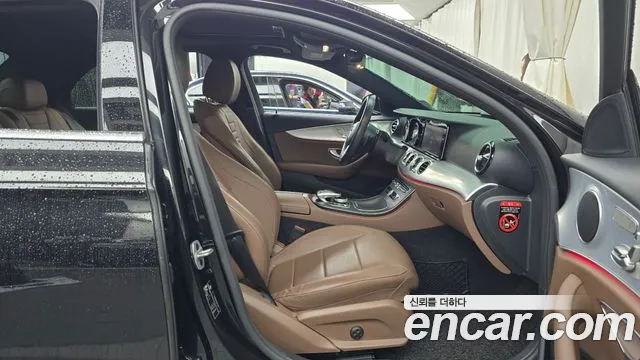 Mercedes-Benz E-Class 2019 thumb 12
