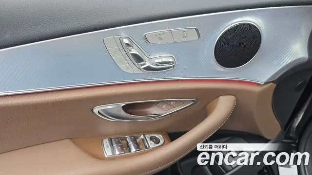 Mercedes-Benz E-Class 2019 thumb 9