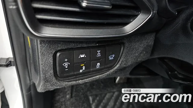 Hyundai Santa Fe 2018 thumb 11