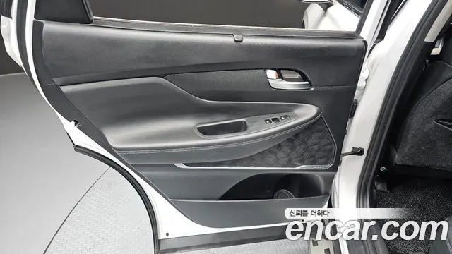 Hyundai Santa Fe 2018 thumb 8