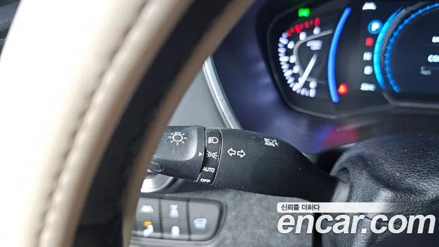 Hyundai Santa Fe 2018 thumb 3