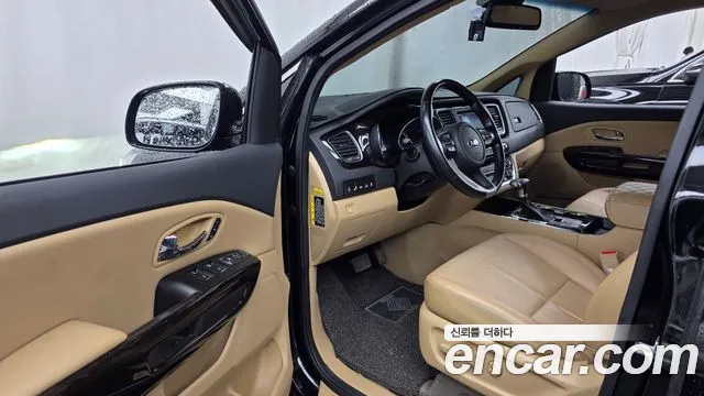 Kia Carnival 2019 thumb 11